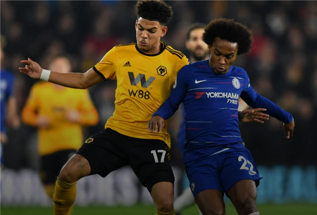 场面火爆，吉马良斯掐罗梅罗脖子逃过红牌