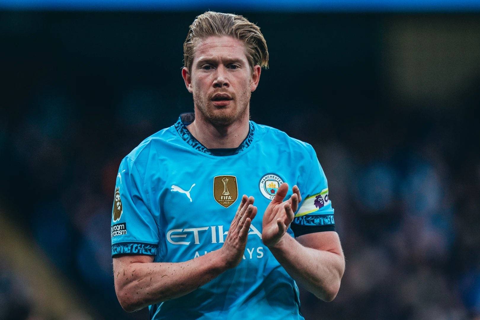 记者：曼联希望姆伯莫12月21日踢完维拉后再去参加非洲杯