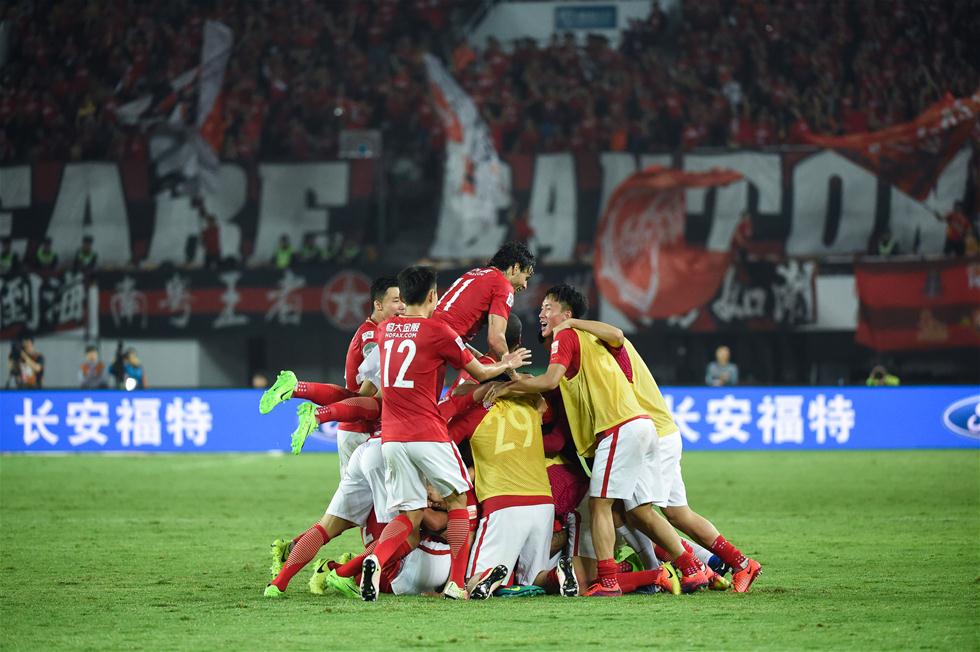FC26美丽足球：维蒂尼亚、德容领衔，金外脚背夸雷斯马在列（FC26华丽足球：维蒂尼亚携德容压阵，金外脚背夸雷斯马上榜）