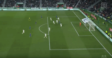 哈登本赛季三分造犯规次数高达27次，断层领先所有人