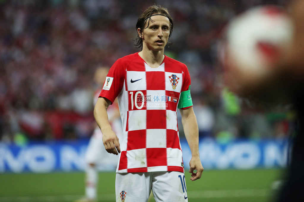 记者：哥甲中场萨缅托满意铁人的报价，目前仅需协商转会事宜